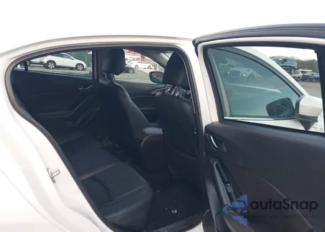 2018 Mazda Mazda3 Touring z USA, uszkodzony, nr VIN 3MZBN1L3XJM200823